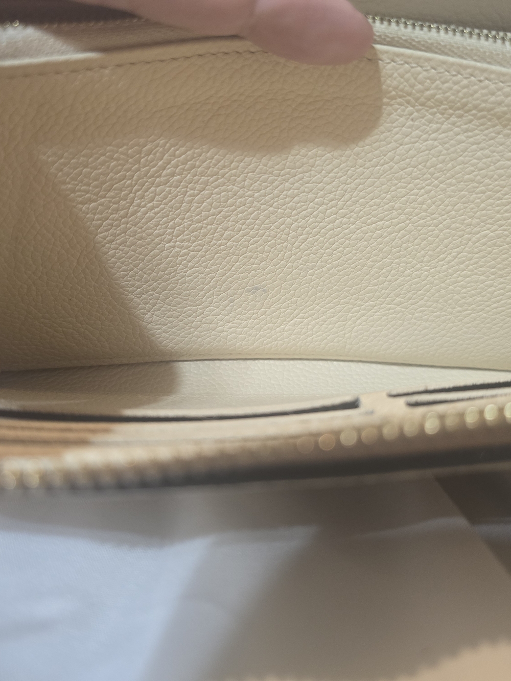 Authentic Louis Vuitton Empreinte Monogram Zippy Wallet - Cream/Tan Microchipped - Picture 4 of 16